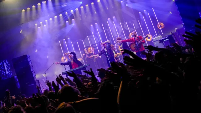 Bee Gees by MainCourse Tour foto 16x9